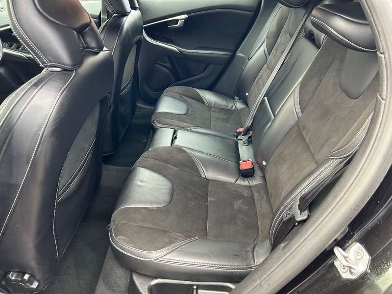 2017 VOLVO V40 2017 VOLVO V40