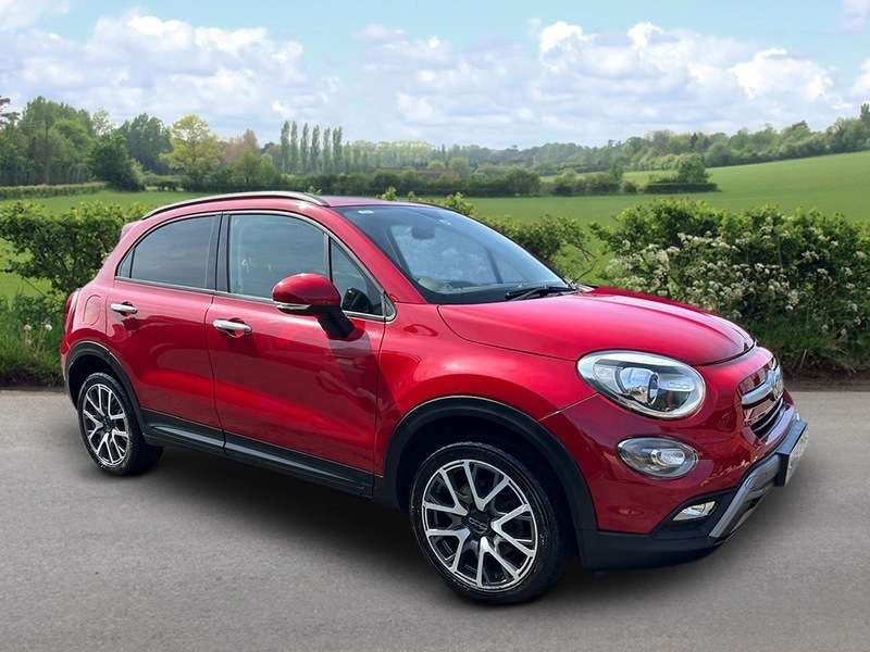 A 2016 FIAT 500X MULTIJET CROSS PLUS A 2016 FIAT 500X MULTIJET CROSS PLUS