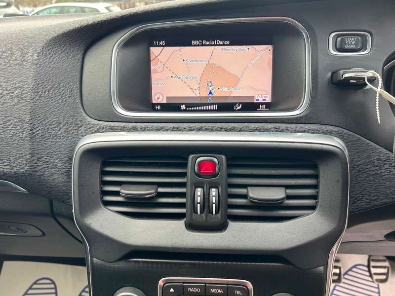 2017 VOLVO V40 2017 VOLVO V40