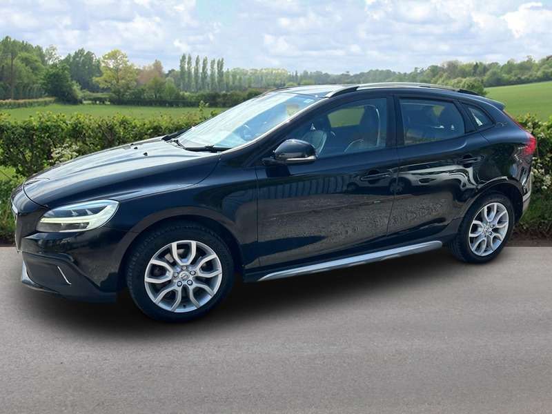 2018 VOLVO V40 2018 VOLVO V40