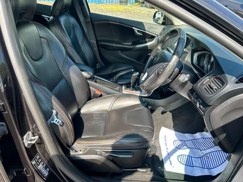 2018 VOLVO V40 2018 VOLVO V40