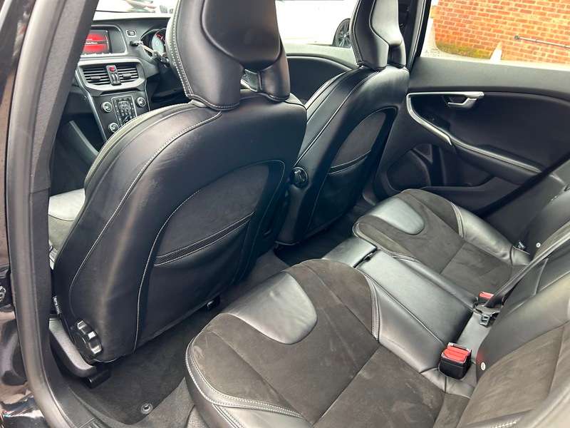 2017 VOLVO V40 2017 VOLVO V40