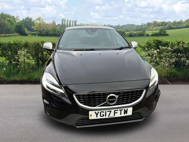 A 2017 VOLVO V40 D2 R-DESIGN NAV PLUS A 2017 VOLVO V40 D2 R-DESIGN NAV PLUS