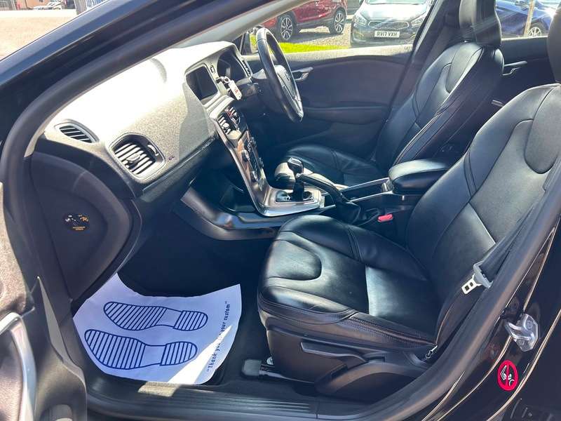 2018 VOLVO V40 2018 VOLVO V40