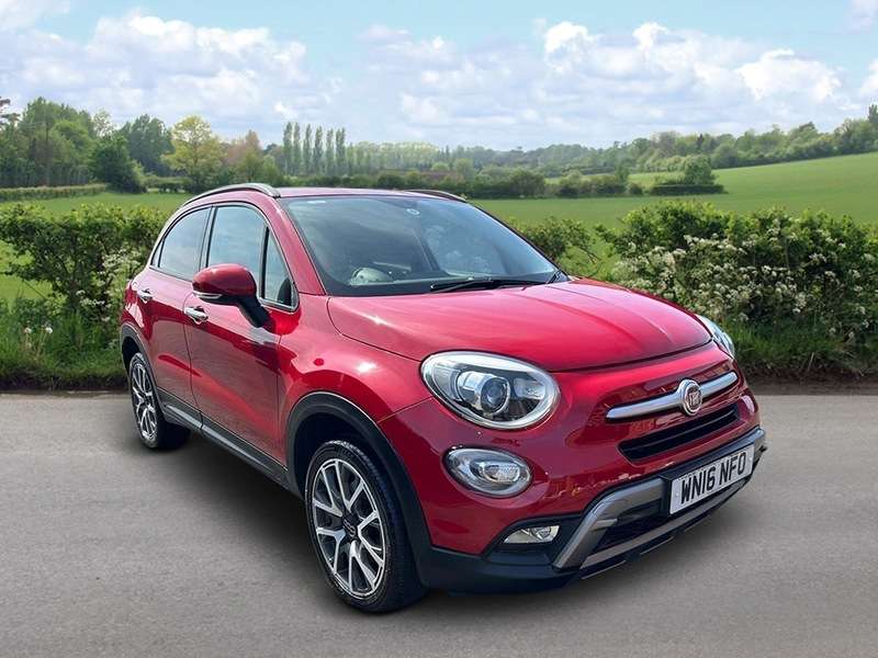 A 2016 FIAT 500X MULTIJET CROSS PLUS A 2016 FIAT 500X MULTIJET CROSS PLUS
