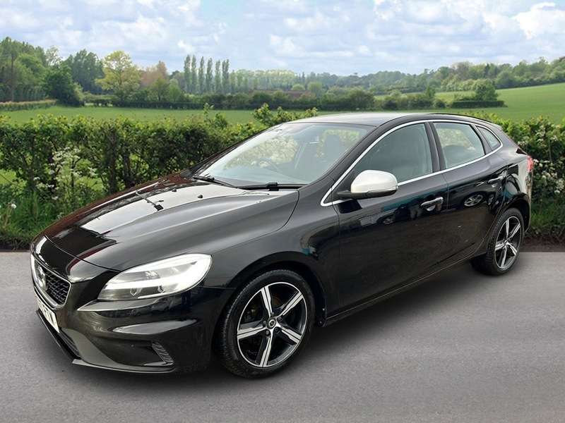 2017 VOLVO V40 2017 VOLVO V40