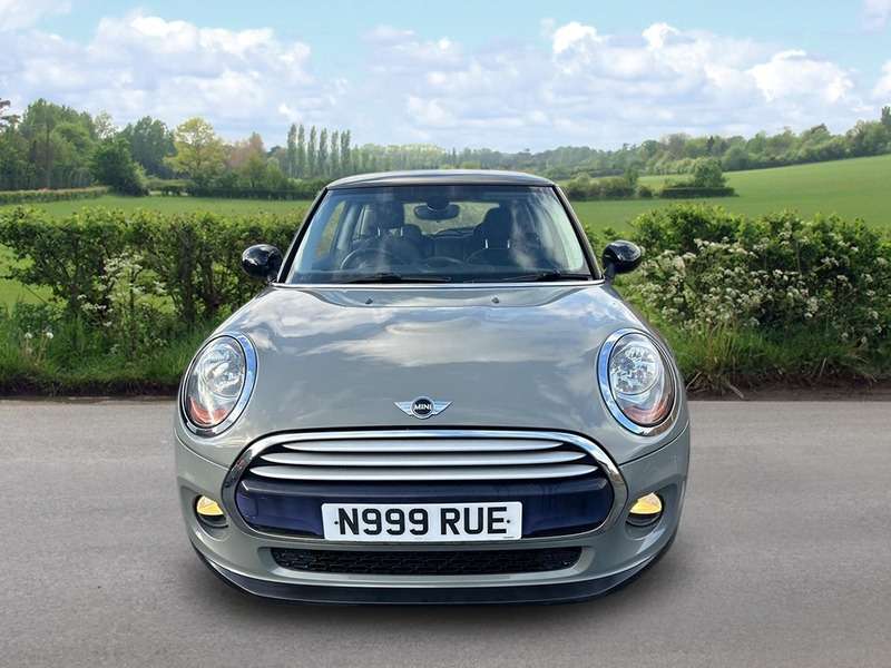A 2015 MINI MINI COOPER D A 2015 MINI MINI COOPER D