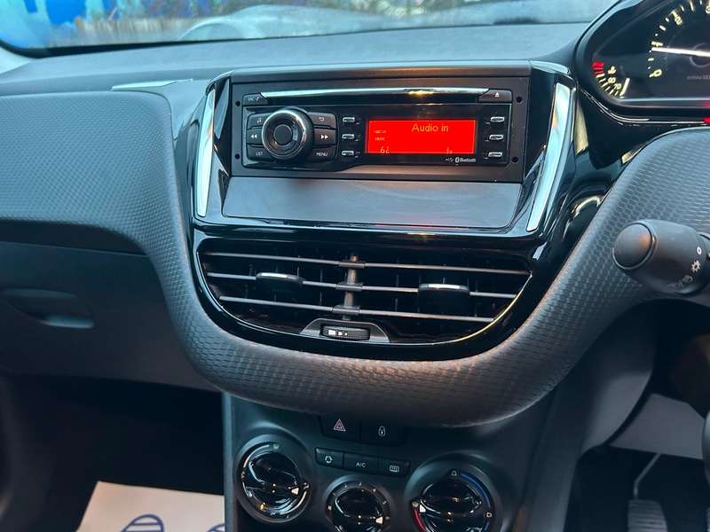 2017 PEUGEOT 2008 2017 PEUGEOT 2008