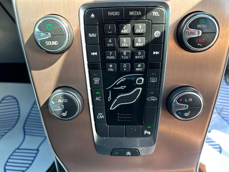 2018 VOLVO V40 2018 VOLVO V40