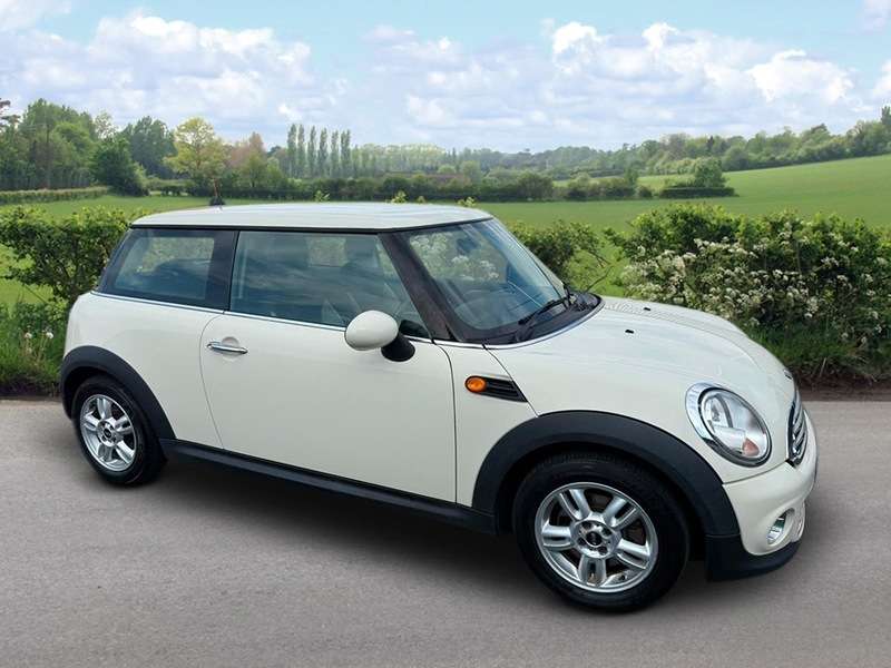 A 2012 MINI MINI COOPER A 2012 MINI MINI COOPER