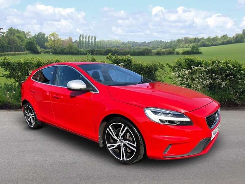 A 2017 VOLVO V40 D4 R-DESIGN A 2017 VOLVO V40 D4 R-DESIGN