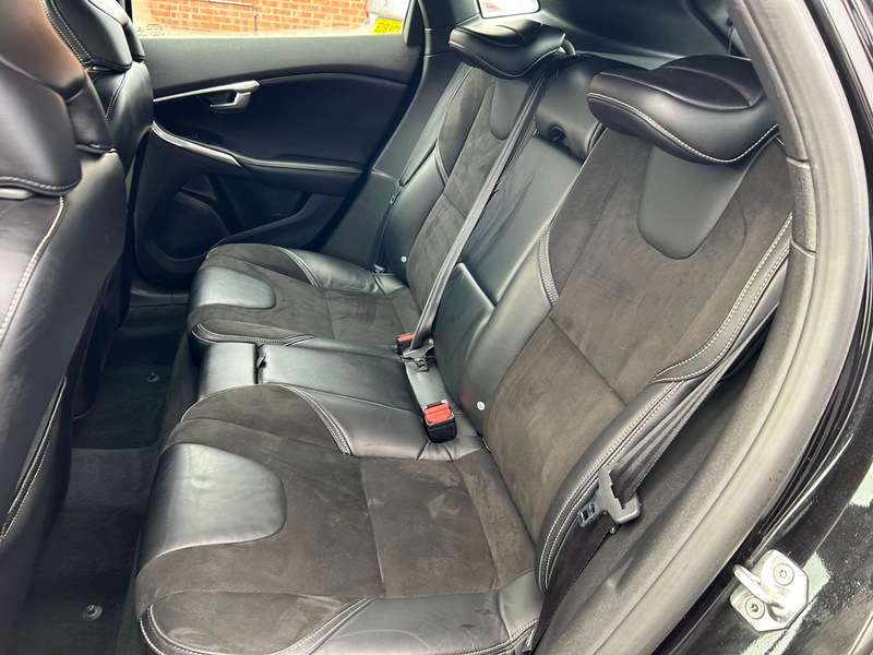 2017 VOLVO V40 2017 VOLVO V40