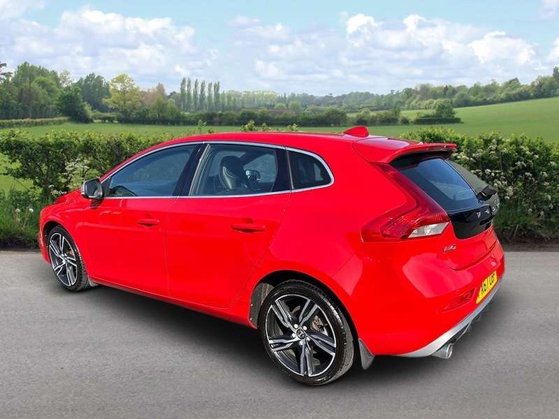 A 2017 VOLVO V40 D4 R-DESIGN A 2017 VOLVO V40 D4 R-DESIGN