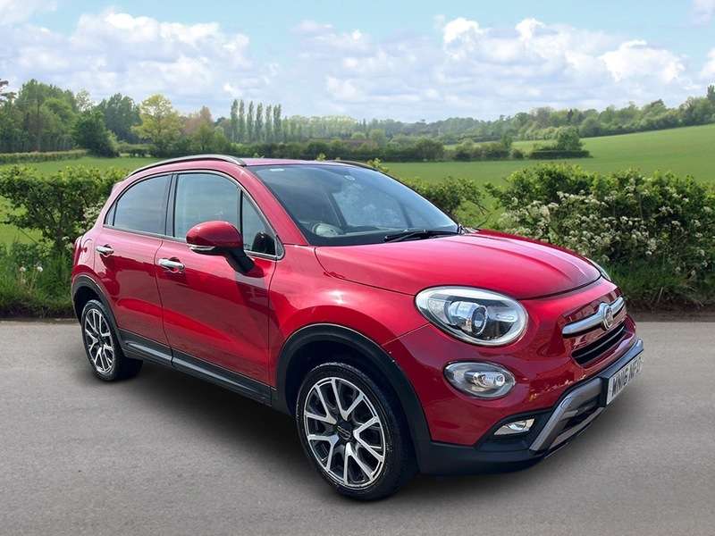 A 2016 FIAT 500X MULTIJET CROSS PLUS A 2016 FIAT 500X MULTIJET CROSS PLUS