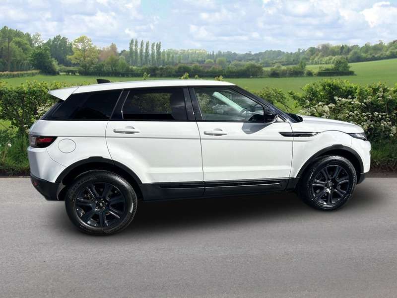A 2017 LAND ROVER RANGE ROVER EVOQUE TD4 SE TECH A 2017 LAND ROVER RANGE ROVER EVOQUE TD4 SE TECH