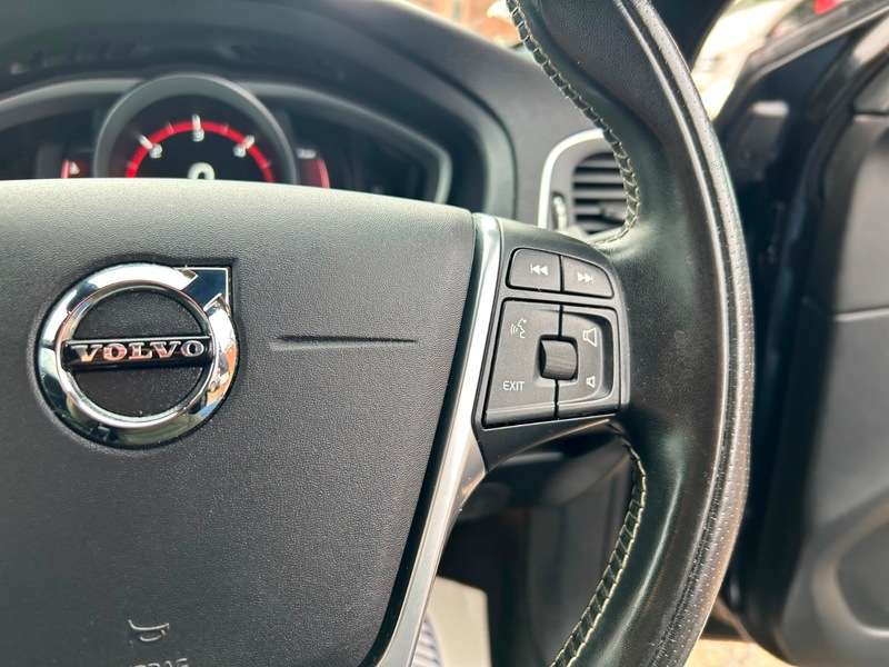 2017 VOLVO V40 2017 VOLVO V40