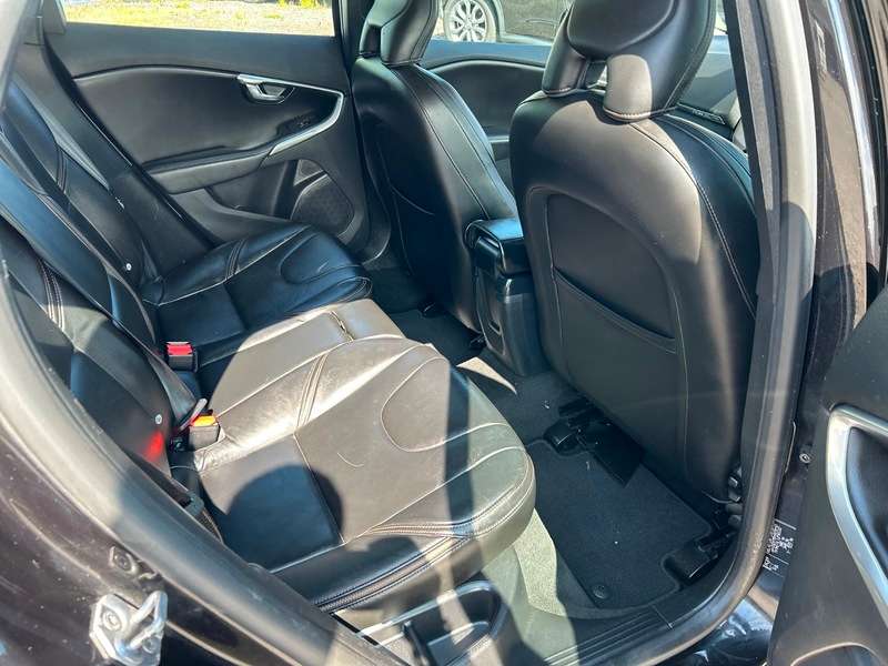 2018 VOLVO V40 2018 VOLVO V40