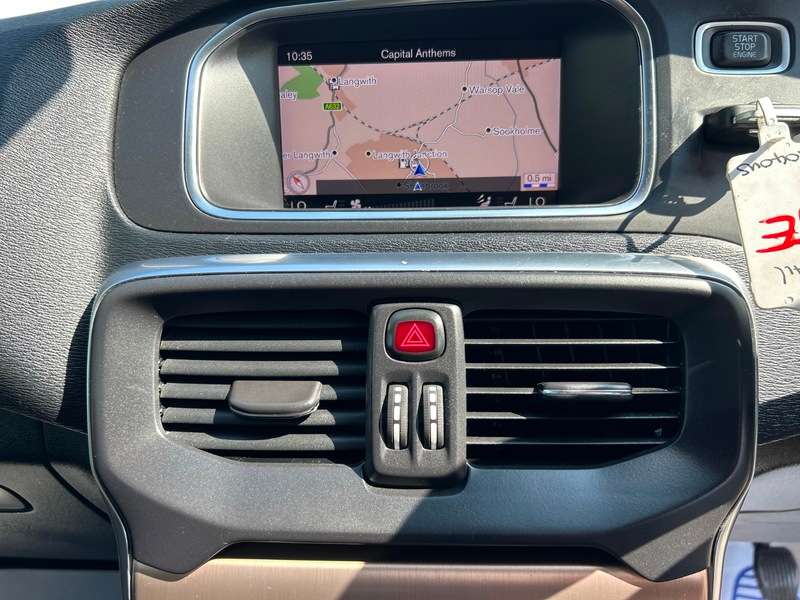 2018 VOLVO V40 2018 VOLVO V40