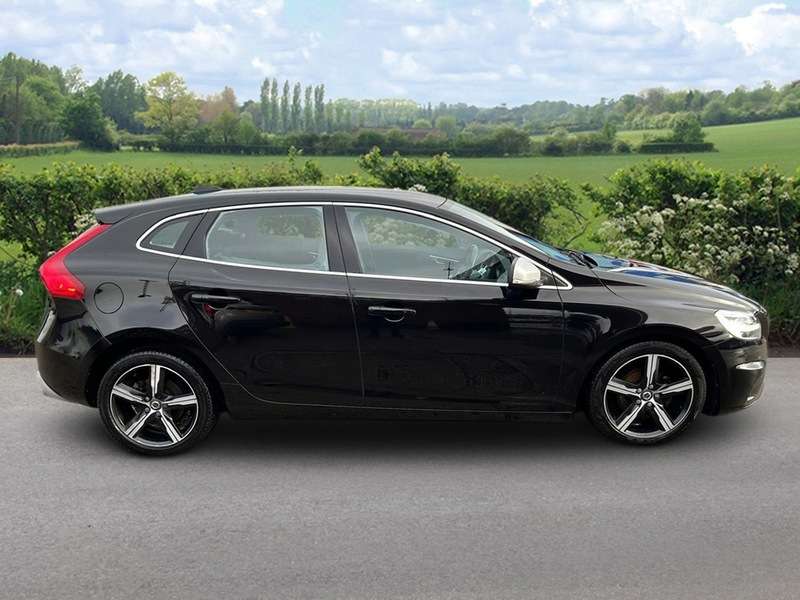 2017 VOLVO V40 2017 VOLVO V40