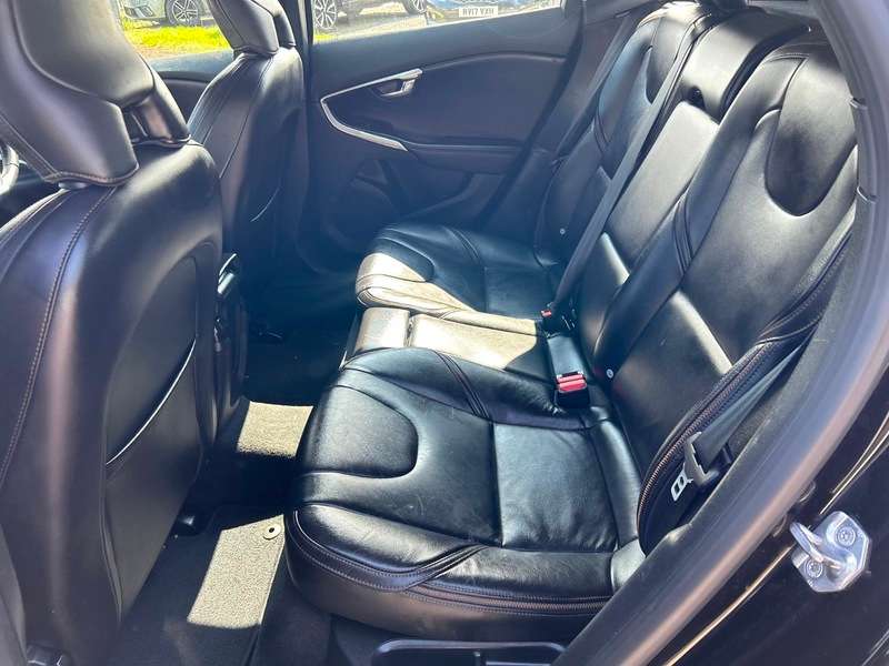 2018 VOLVO V40 2018 VOLVO V40