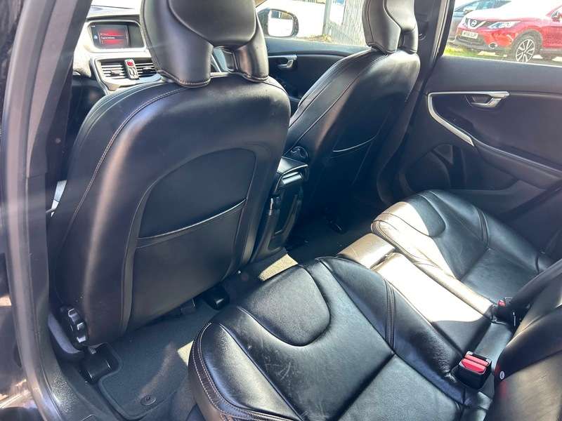 2018 VOLVO V40 2018 VOLVO V40