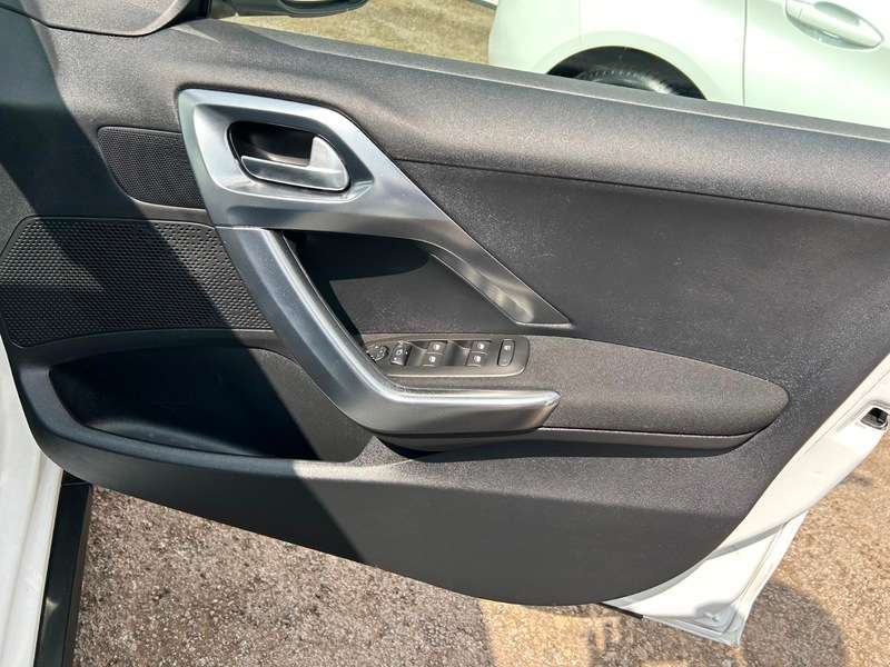 2017 PEUGEOT 2008 2017 PEUGEOT 2008