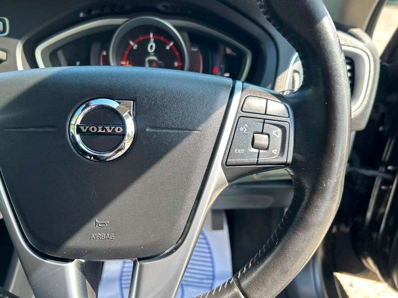 2018 VOLVO V40 2018 VOLVO V40