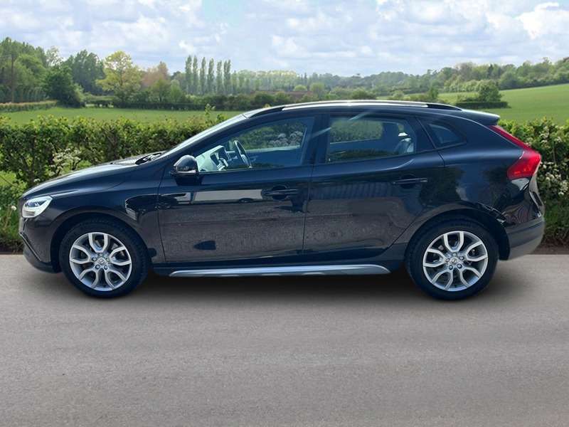 2018 VOLVO V40 2018 VOLVO V40