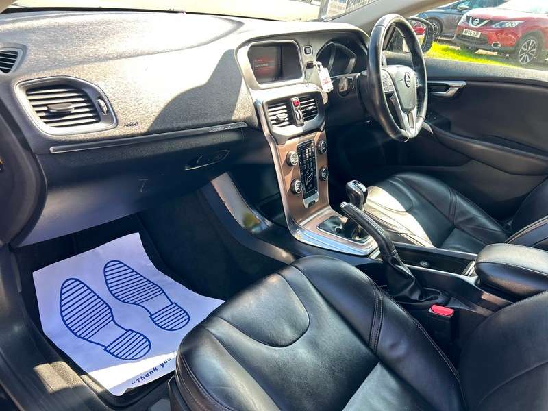 2018 VOLVO V40 2018 VOLVO V40