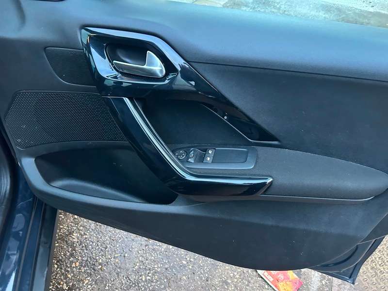 2017 PEUGEOT 2008 2017 PEUGEOT 2008