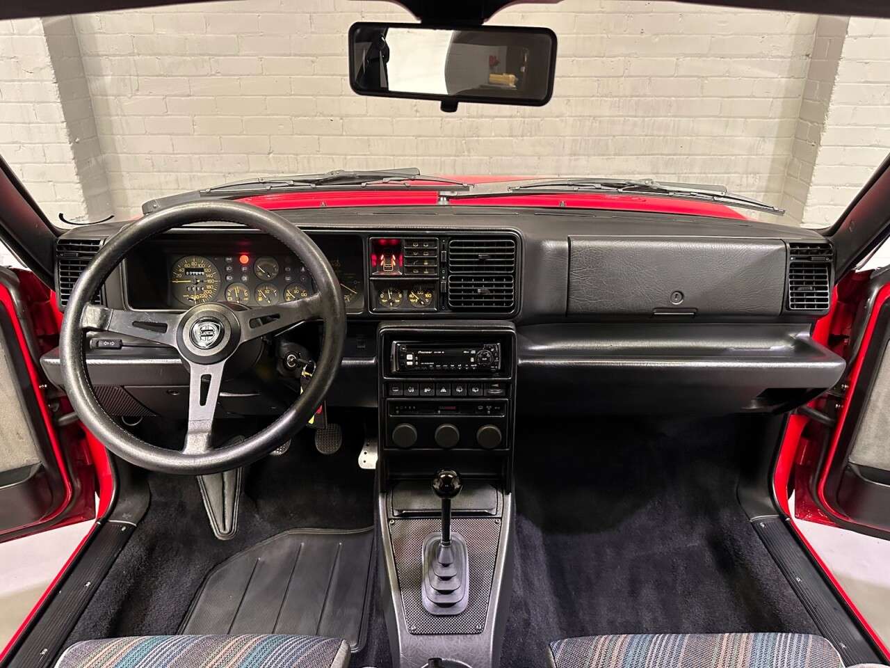 A 2000 LANCIA DELTA 2.0 INTEGRALE 16V A 2000 LANCIA DELTA 2.0 INTEGRALE 16V