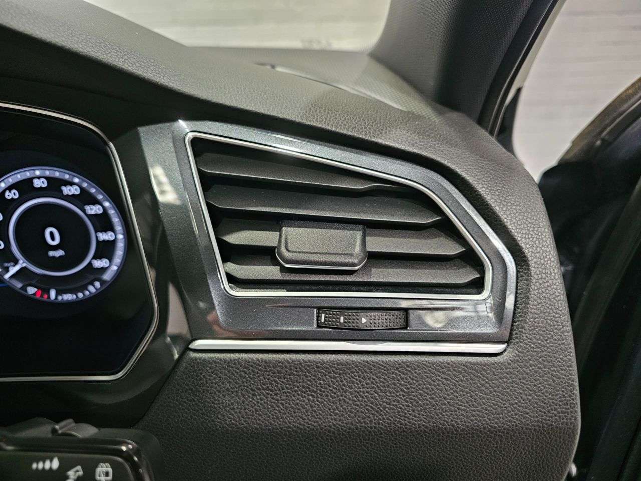 2018 VOLKSWAGEN TIGUAN 2018 VOLKSWAGEN TIGUAN