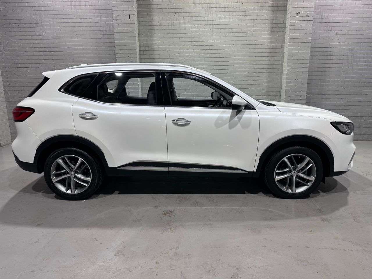 A 2022 MG MG HS 1.5 T-GDI Exclusive SUV 5dr Petrol DCT Euro 6 (s/s) (162 ps) A 2022 MG MG HS 1.5 T-GDI Exclusive SUV 5dr Petrol DCT Euro 6 (s/s) (162 ps)