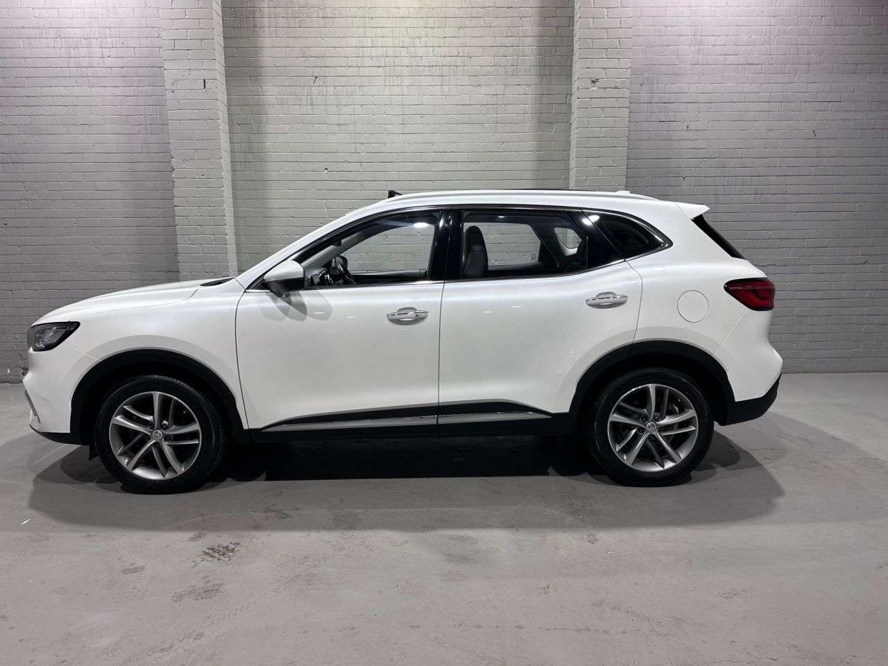 A 2022 MG MG HS 1.5 T-GDI Exclusive SUV 5dr Petrol DCT Euro 6 (s/s) (162 ps) A 2022 MG MG HS 1.5 T-GDI Exclusive SUV 5dr Petrol DCT Euro 6 (s/s) (162 ps)