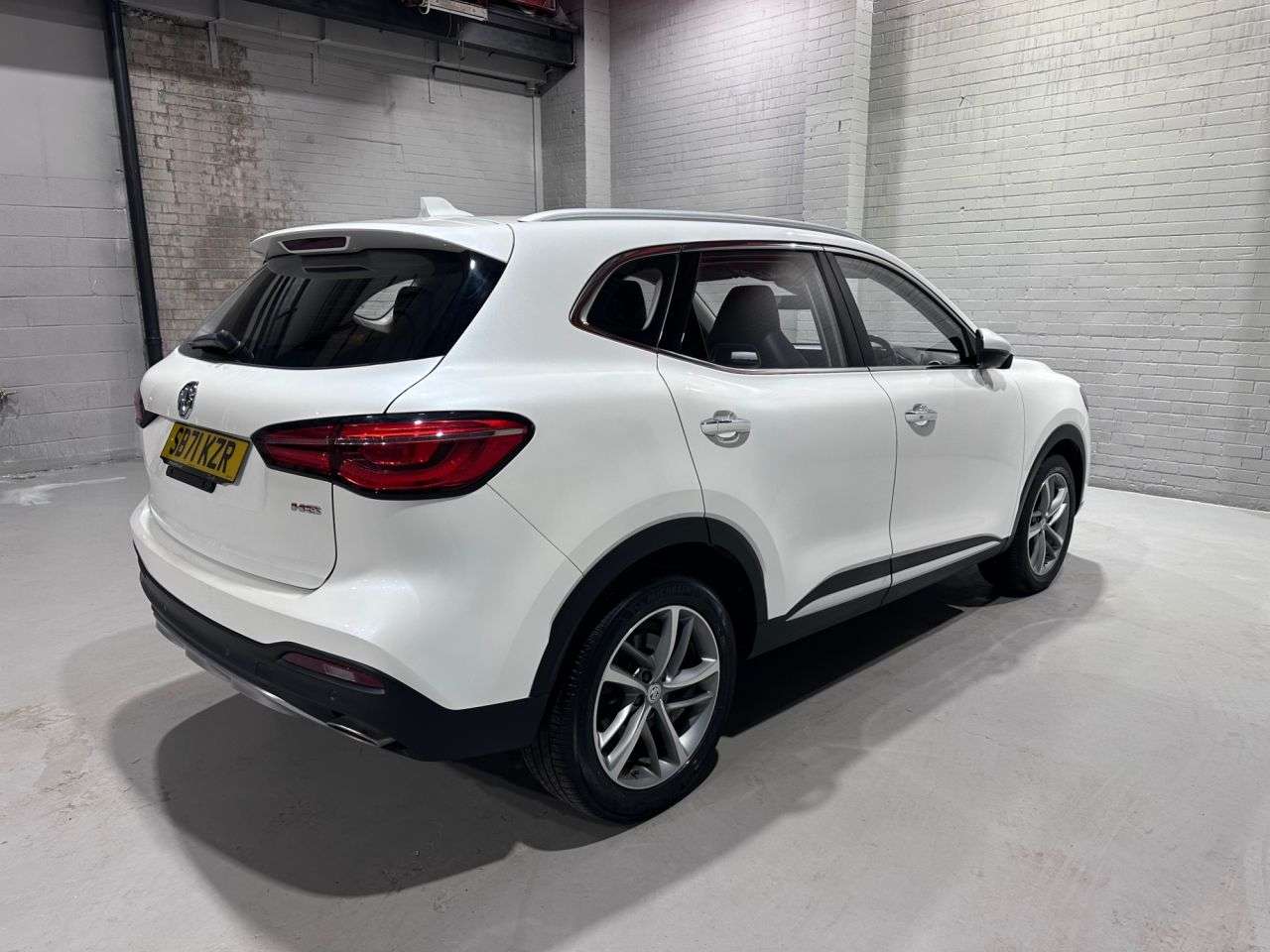 A 2022 MG MG HS 1.5 T-GDI Exclusive SUV 5dr Petrol DCT Euro 6 (s/s) (162 ps) A 2022 MG MG HS 1.5 T-GDI Exclusive SUV 5dr Petrol DCT Euro 6 (s/s) (162 ps)