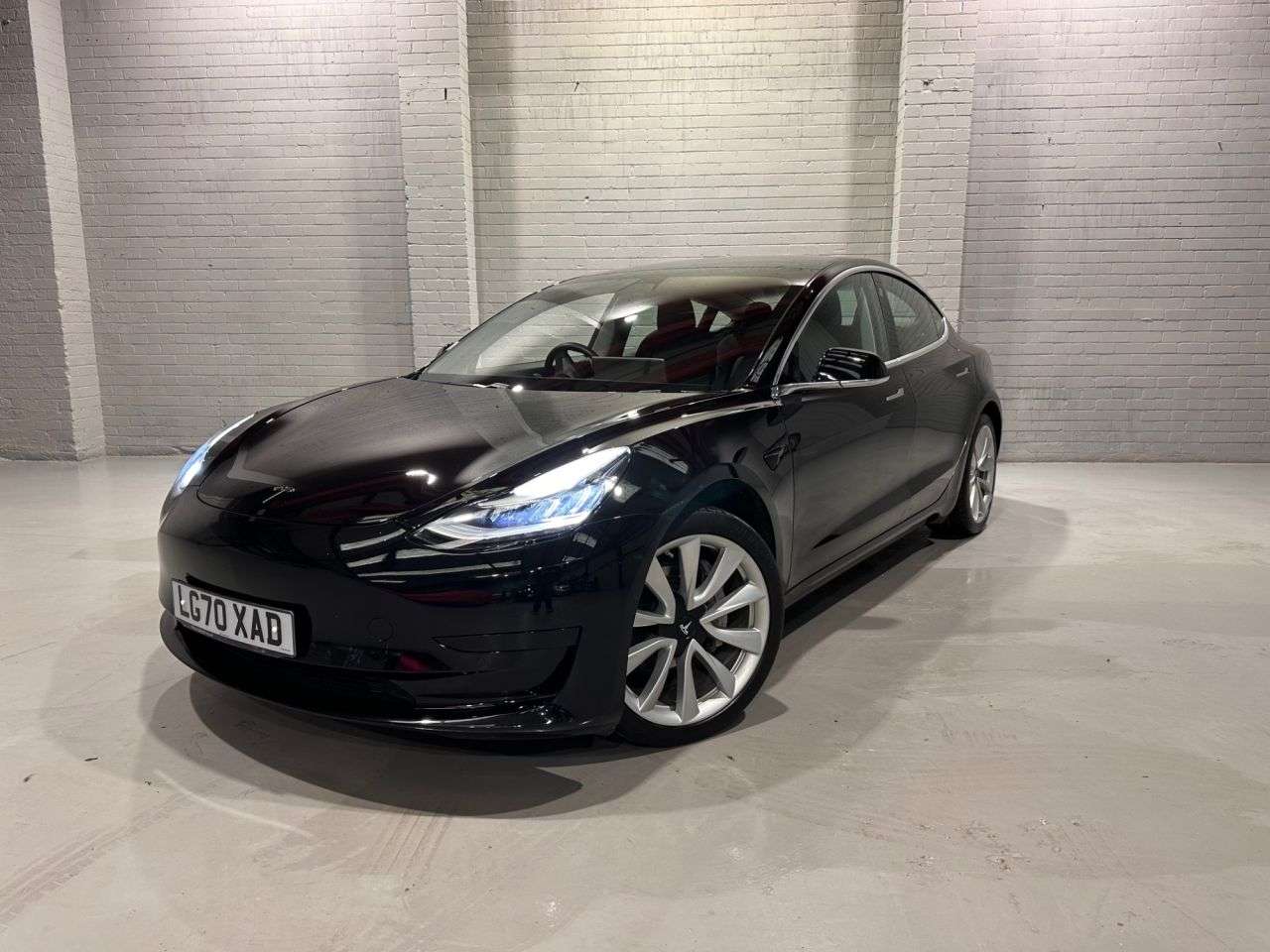 A 2020 TESLA MODEL 3 Standard Range Plus Saloon 4dr Electric Auto RWD (241 bhp) A 2020 TESLA MODEL 3 Standard Range Plus Saloon 4dr Electric Auto RWD (241 bhp)