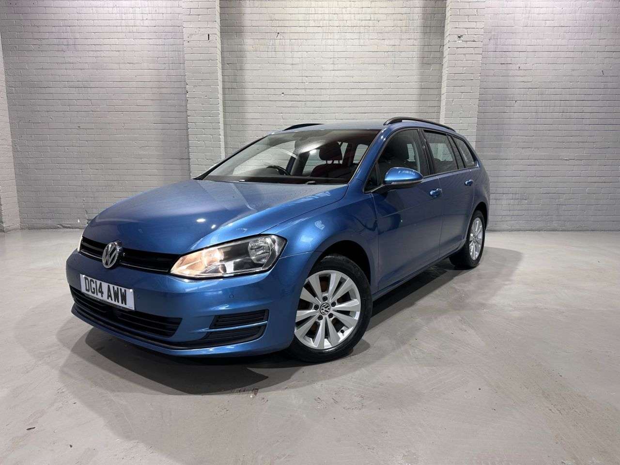 A 2014 VOLKSWAGEN GOLF 1.6 TDI BlueMotion Tech SE Estate 5dr Diesel Manual Euro 5 (s/s) (105 ps) A 2014 VOLKSWAGEN GOLF 1.6 TDI BlueMotion Tech SE Estate 5dr Diesel Manual Euro 5 (s/s) (105 ps)