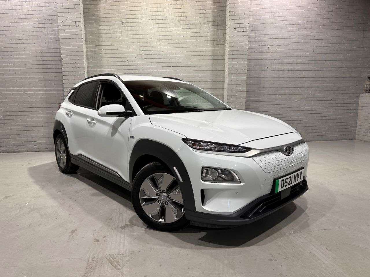 A 2021 HYUNDAI KONA 64kWh Premium SUV 5dr Electric Auto (10.5kW Charger) (204 ps) A 2021 HYUNDAI KONA 64kWh Premium SUV 5dr Electric Auto (10.5kW Charger) (204 ps)