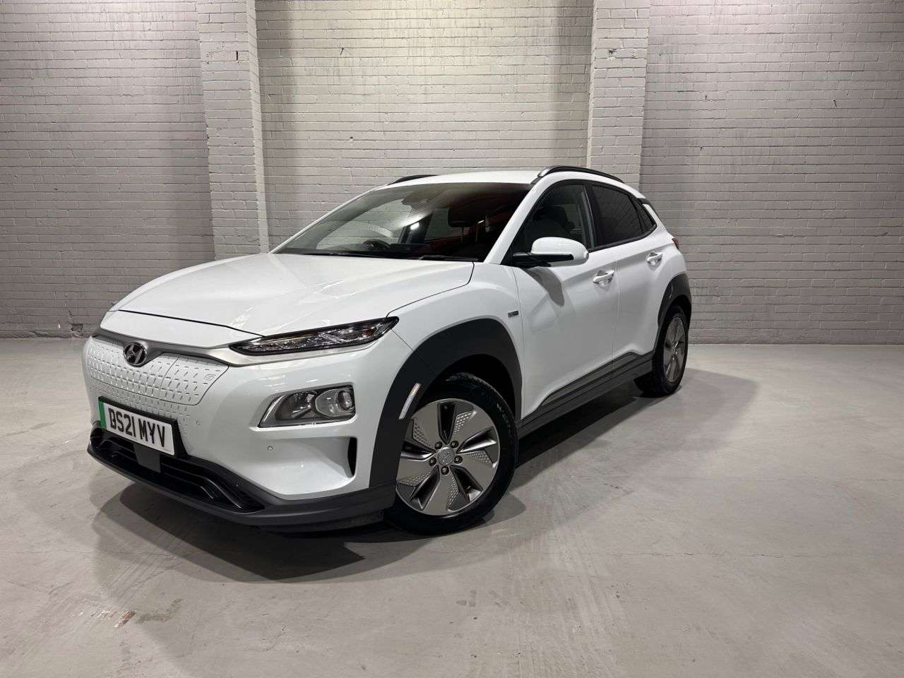A 2021 HYUNDAI KONA 64kWh Premium SUV 5dr Electric Auto (10.5kW Charger) (204 ps) A 2021 HYUNDAI KONA 64kWh Premium SUV 5dr Electric Auto (10.5kW Charger) (204 ps)