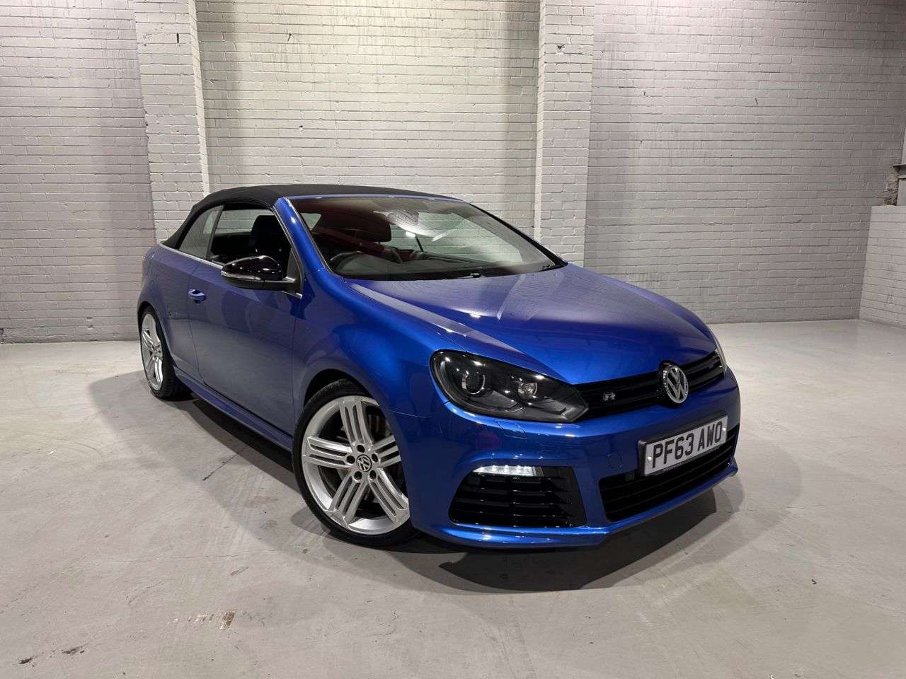 A 2013 VOLKSWAGEN GOLF 2.0 TSI R Cabriolet 2dr Petrol DSG Euro 5 (265 ps) A 2013 VOLKSWAGEN GOLF 2.0 TSI R Cabriolet 2dr Petrol DSG Euro 5 (265 ps)