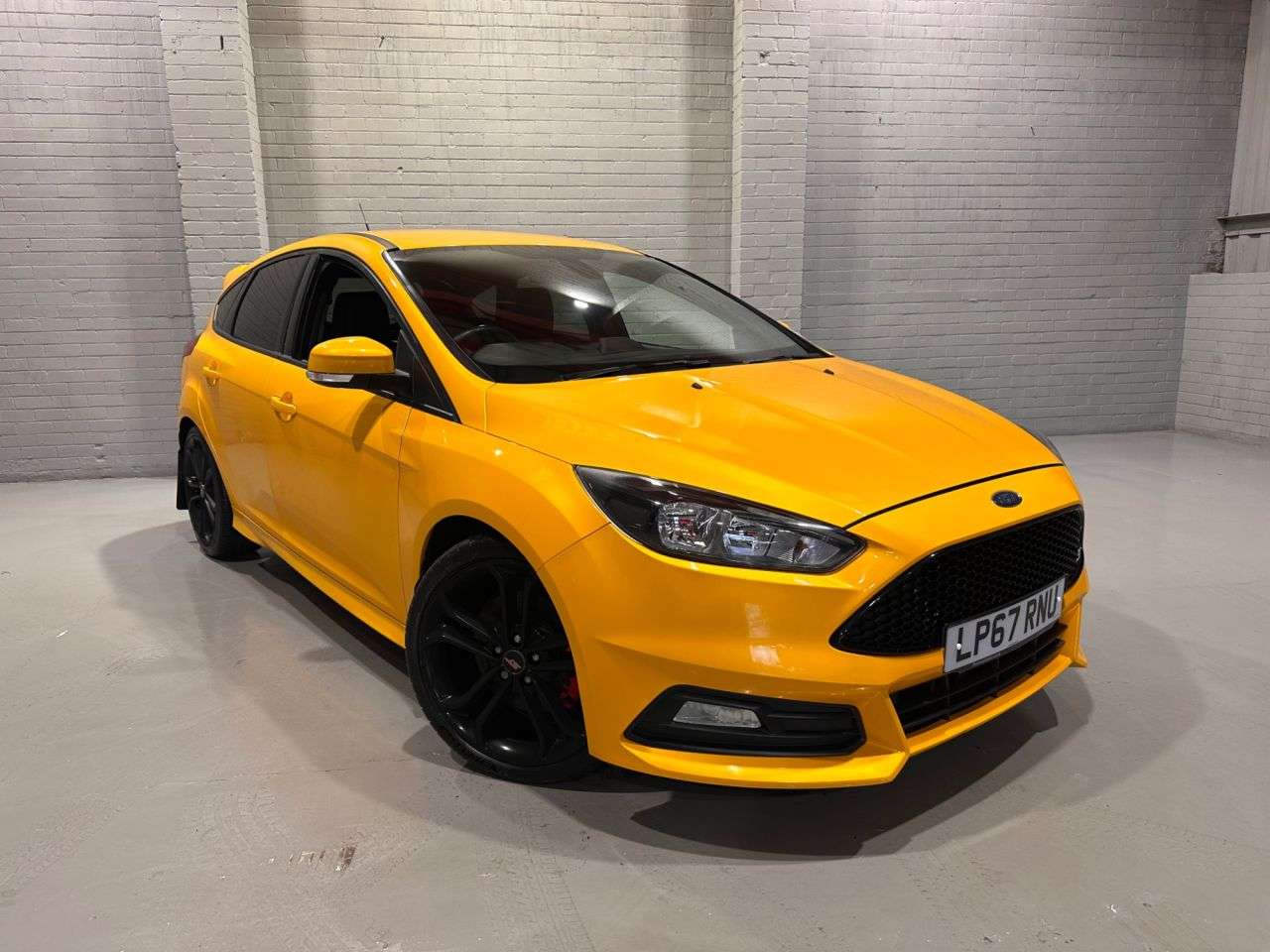 A 2018 FORD FOCUS 2.0T EcoBoost ST-2 Hatchback 5dr Petrol Manual Euro 6 (s/s) (250 ps) A 2018 FORD FOCUS 2.0T EcoBoost ST-2 Hatchback 5dr Petrol Manual Euro 6 (s/s) (250 ps)
