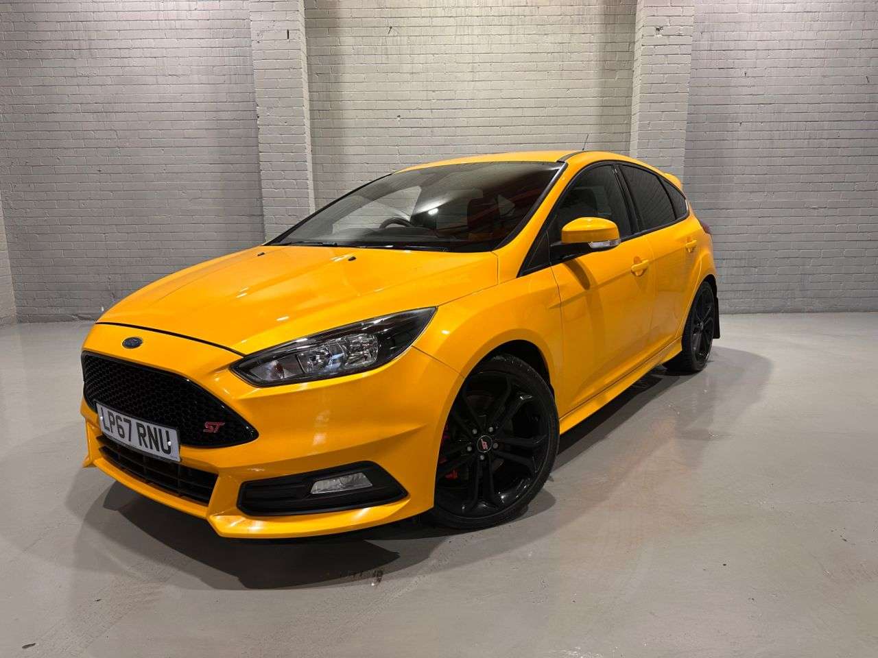 A 2018 FORD FOCUS 2.0T EcoBoost ST-2 Hatchback 5dr Petrol Manual Euro 6 (s/s) (250 ps) A 2018 FORD FOCUS 2.0T EcoBoost ST-2 Hatchback 5dr Petrol Manual Euro 6 (s/s) (250 ps)