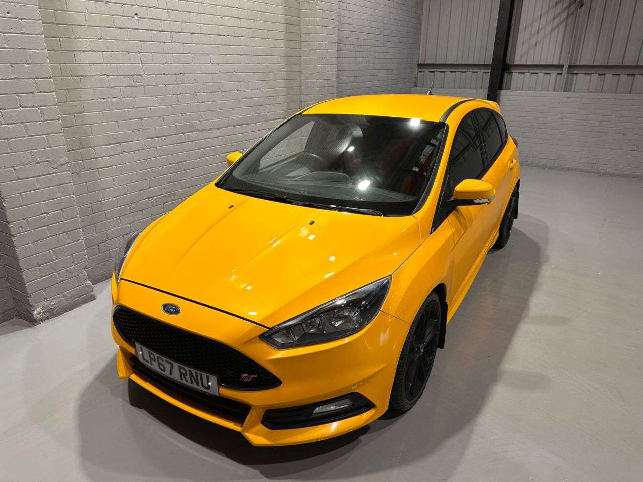 A 2018 FORD FOCUS 2.0T EcoBoost ST-2 Hatchback 5dr Petrol Manual Euro 6 (s/s) (250 ps) A 2018 FORD FOCUS 2.0T EcoBoost ST-2 Hatchback 5dr Petrol Manual Euro 6 (s/s) (250 ps)