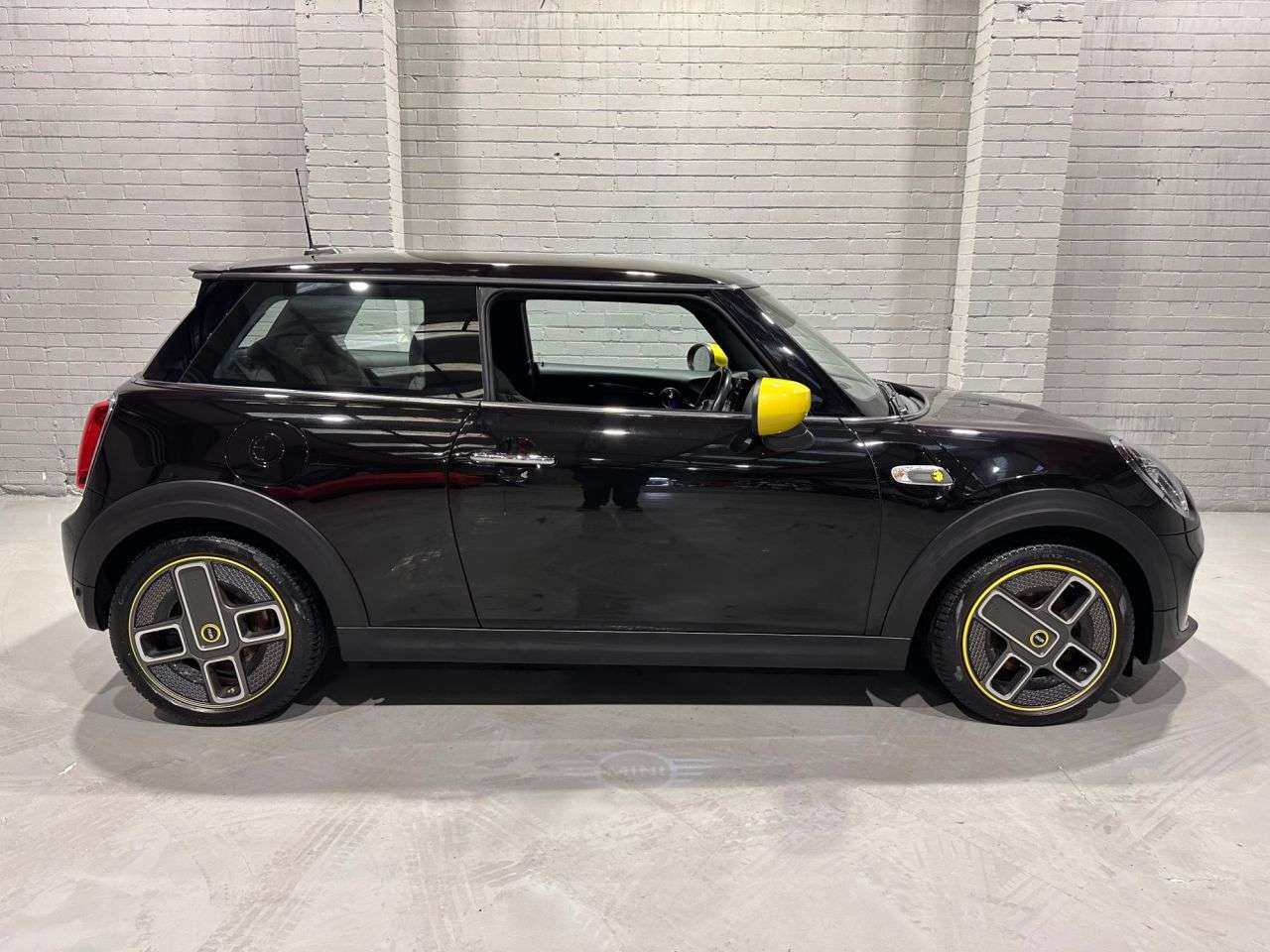 2020 MINI ELECTRIC HATCH 2020 MINI ELECTRIC HATCH