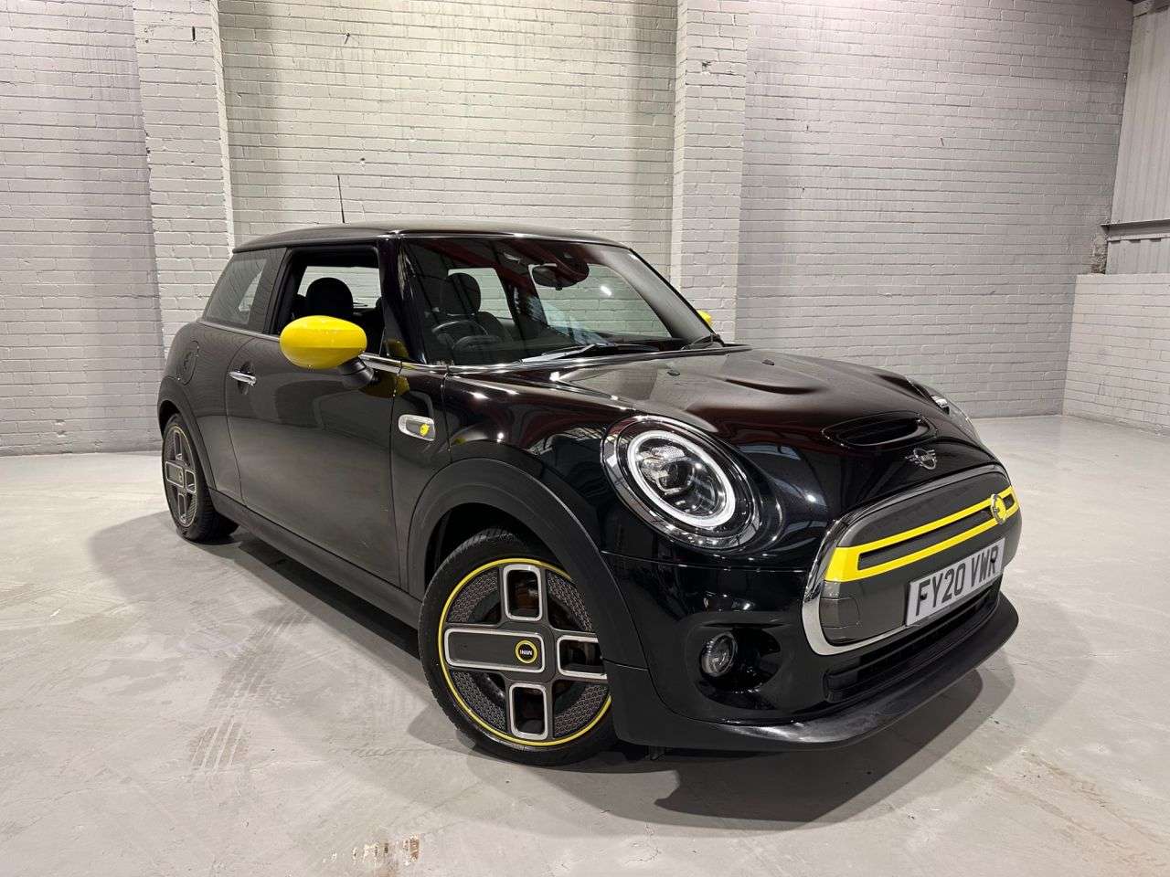A 2020 MINI ELECTRIC HATCH Cooper SE 32.6kWh Level 2 Hatchback 3dr Electric Auto (184 ps) A 2020 MINI ELECTRIC HATCH Cooper SE 32.6kWh Level 2 Hatchback 3dr Electric Auto (184 ps)