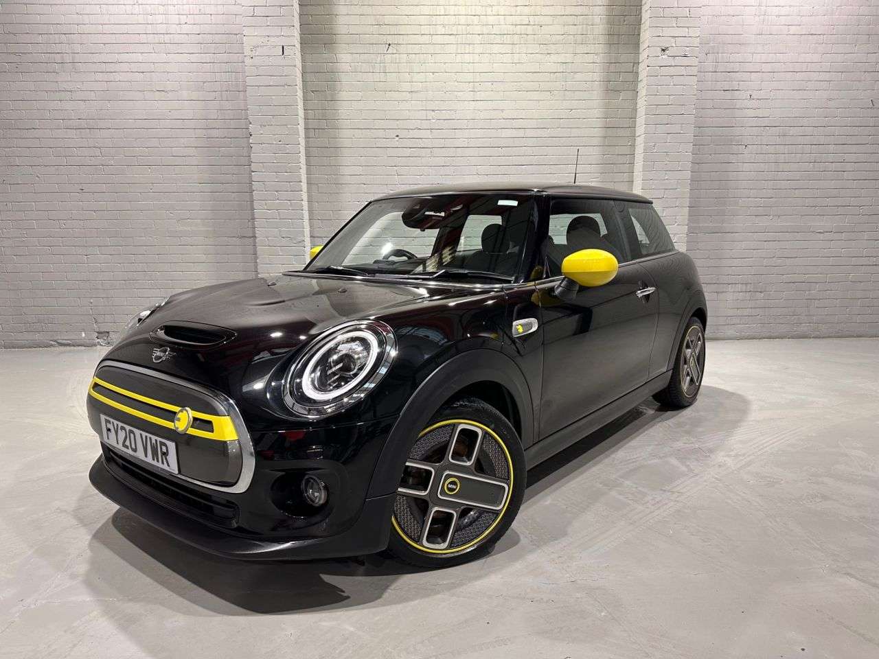 A 2020 MINI ELECTRIC HATCH Cooper SE 32.6kWh Level 2 Hatchback 3dr Electric Auto (184 ps) A 2020 MINI ELECTRIC HATCH Cooper SE 32.6kWh Level 2 Hatchback 3dr Electric Auto (184 ps)
