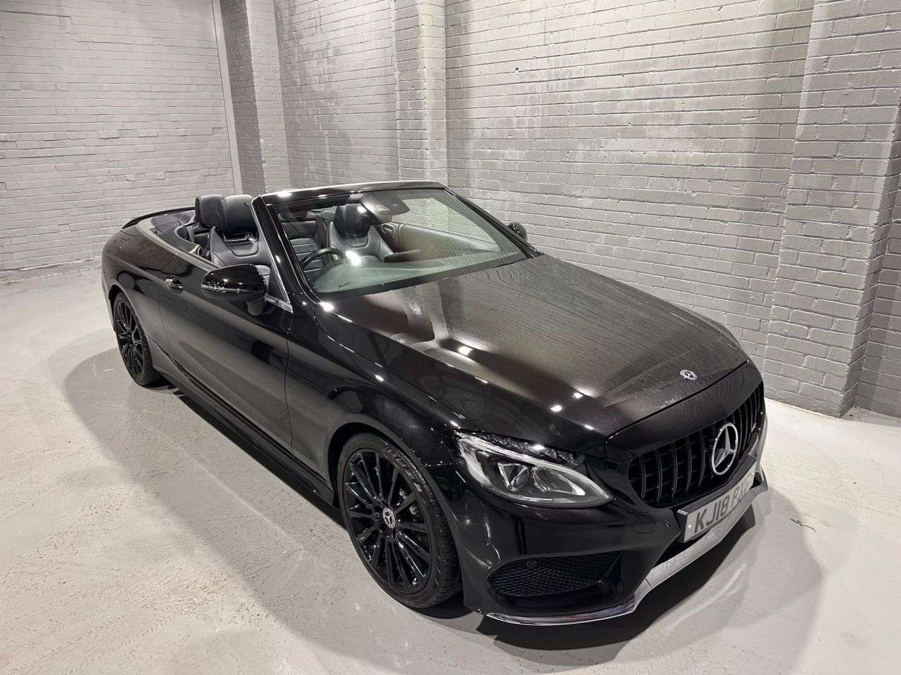 A 2018 MERCEDES-BENZ C-CLASS 2.0 C300 AMG Line (Premium Plus) Cabriolet 2dr Petrol G-Tronic+ Euro 6 (s/s A 2018 MERCEDES-BENZ C-CLASS 2.0 C300 AMG Line (Premium Plus) Cabriolet 2dr Petrol G-Tronic+ Euro 6 (s/s