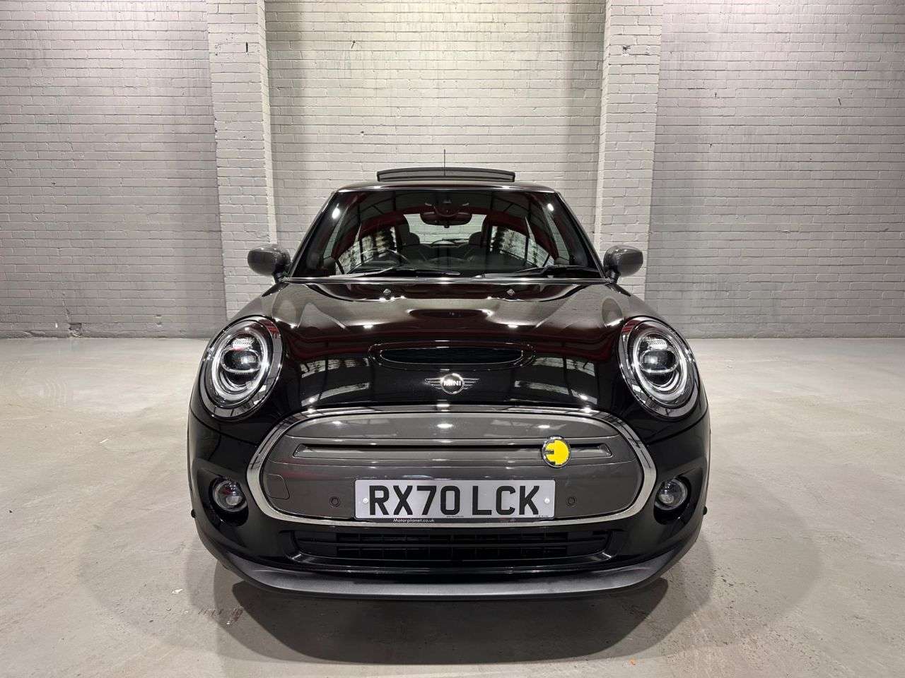 A 2020 MINI ELECTRIC HATCH Cooper SE 32.6kWh Level 3 Hatchback 3dr Electric Auto (184 ps) A 2020 MINI ELECTRIC HATCH Cooper SE 32.6kWh Level 3 Hatchback 3dr Electric Auto (184 ps)