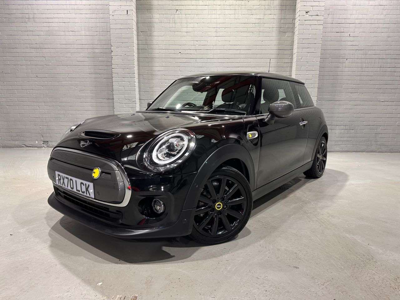 A 2020 MINI ELECTRIC HATCH Cooper SE 32.6kWh Level 3 Hatchback 3dr Electric Auto (184 ps) A 2020 MINI ELECTRIC HATCH Cooper SE 32.6kWh Level 3 Hatchback 3dr Electric Auto (184 ps)