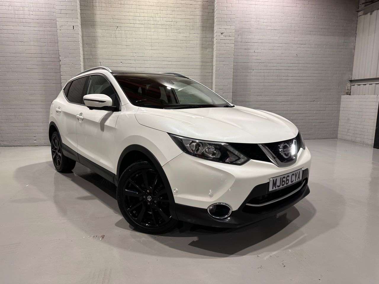 A 2016 NISSAN QASHQAI 1.6 dCi Tekna SUV 5dr Diesel XTRON 2WD Euro 6 (s/s) (130 ps) A 2016 NISSAN QASHQAI 1.6 dCi Tekna SUV 5dr Diesel XTRON 2WD Euro 6 (s/s) (130 ps)